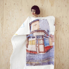 Carrie-Ann Stein tricote l'image. Carrie-Ann Stein tricote l'image.