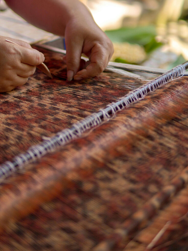 Tissage du tissu Gringsing - Tenganan, Bali, Indonésie
Photo Agung Anom