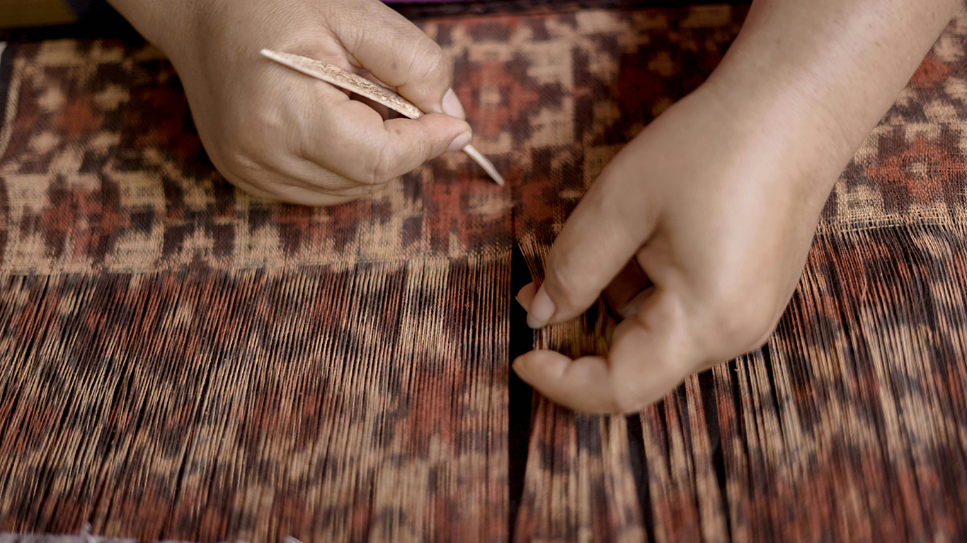 Tissage du tissu Gringsing - Bali, Indonésie