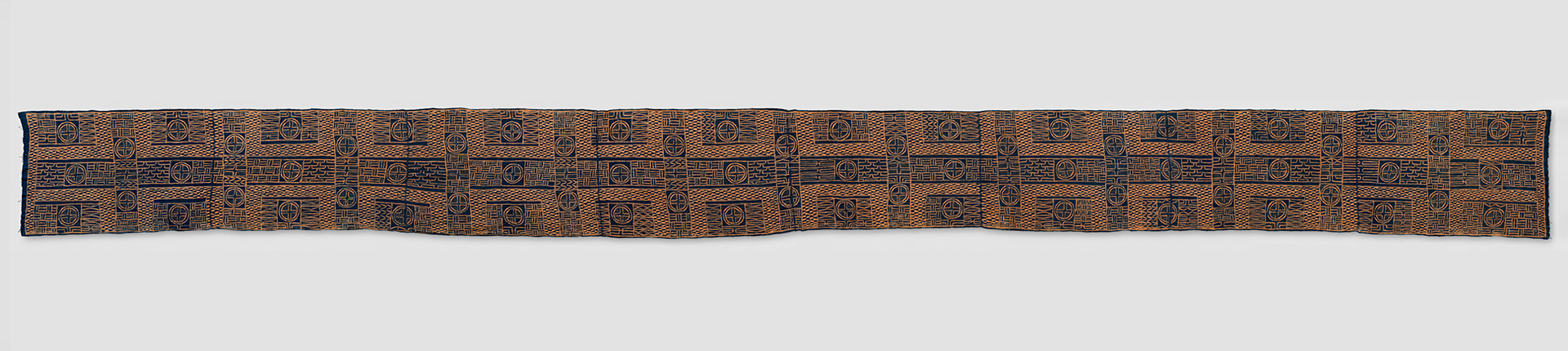 Tissu d'appât, Ndop - Artiste Bamileke, Coton et teinture indigo - Début du XXéme siècle
@Saint-Louis Art Museum
