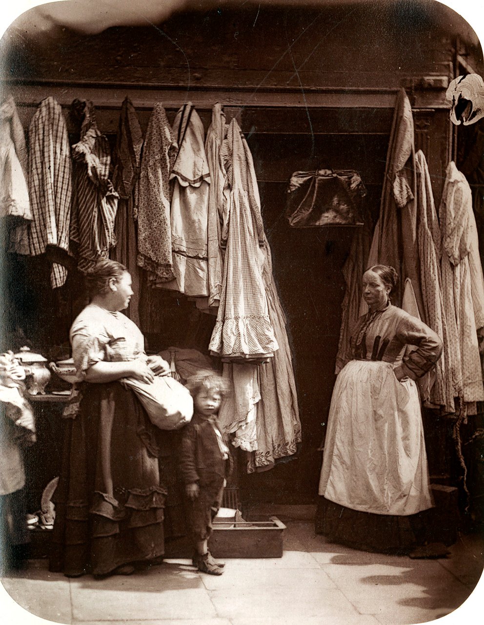 An Old Clothes Shop, Seven Dials - From 'Street Life in London' - John Thomson et Adolphe Smith - 1877