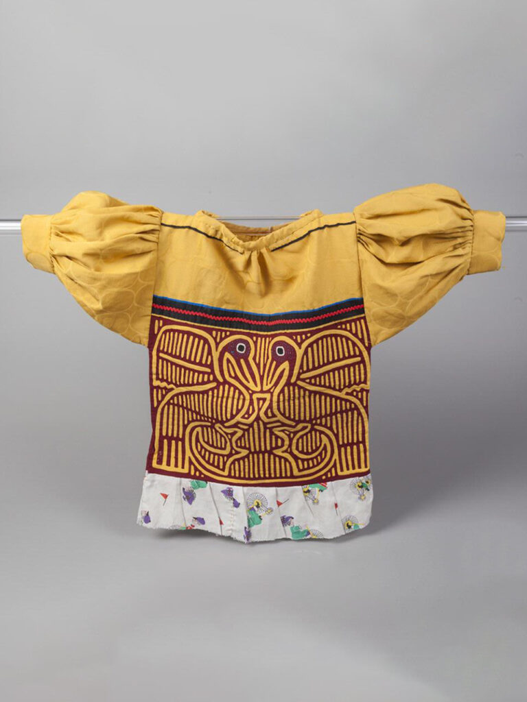 Blouse mola, peuple Guna, 2013.
@Museum of World Culture, Suède