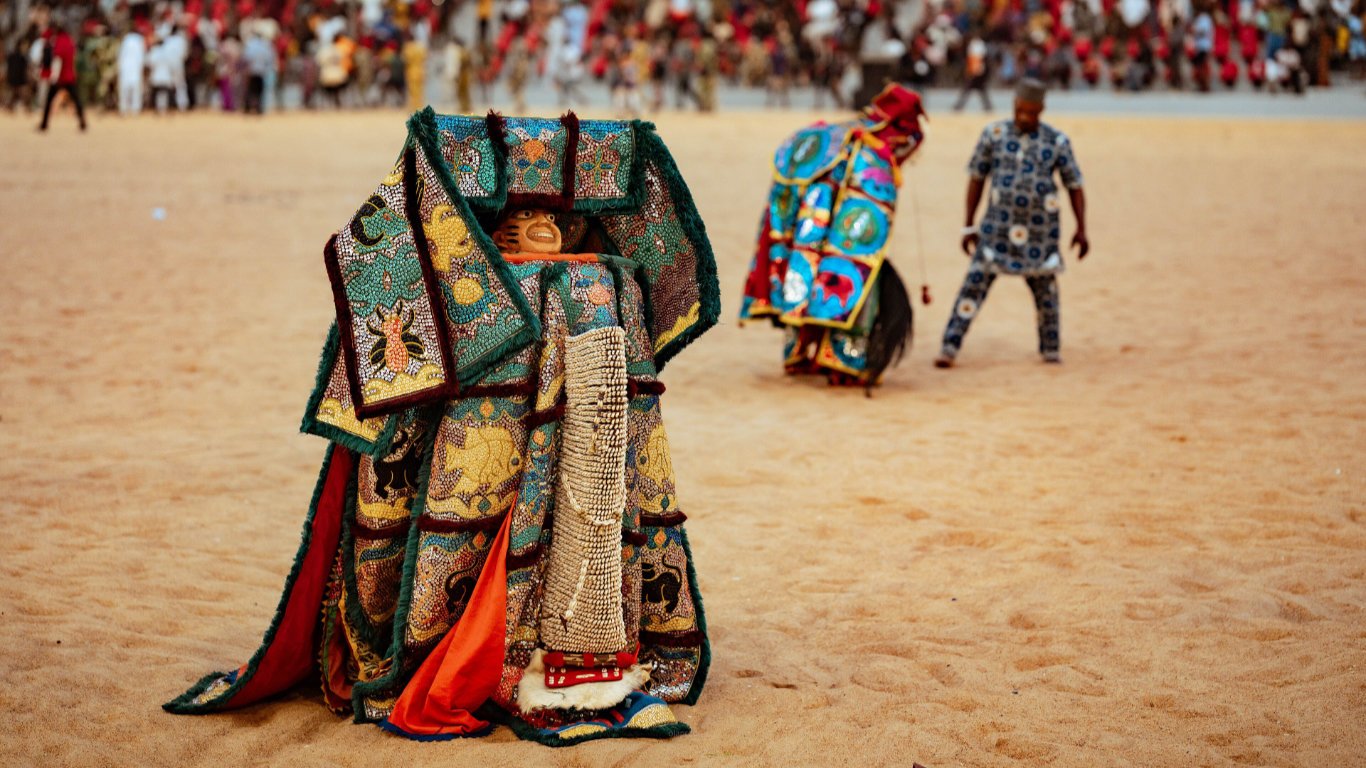 Egungun ou la puissance cachée du tissu - Vodun Days - Arène de Ouidah -2025